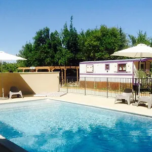 https://des-roulottes-en-provence.fr-provencehotel.com